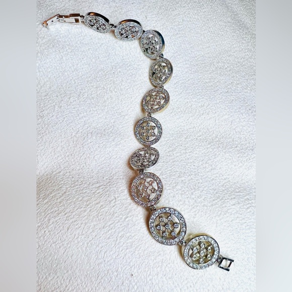 Handmade sterling silver bracelet with interlinking round medallions or discs - Picture 4 of 6